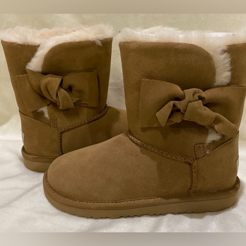 UGG Daelynn Sheepskin Boots New without tags or Box